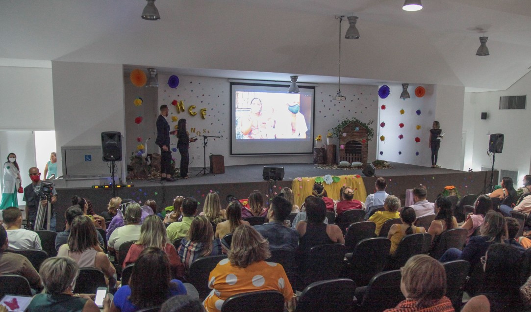 pessoas num auditório